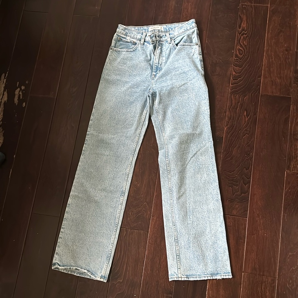 A&F the 90s Relaxed Jean High Rise
